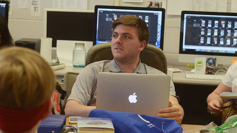 Journalist using laptop.