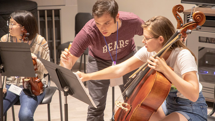 Dr. Ketter works with student musicians