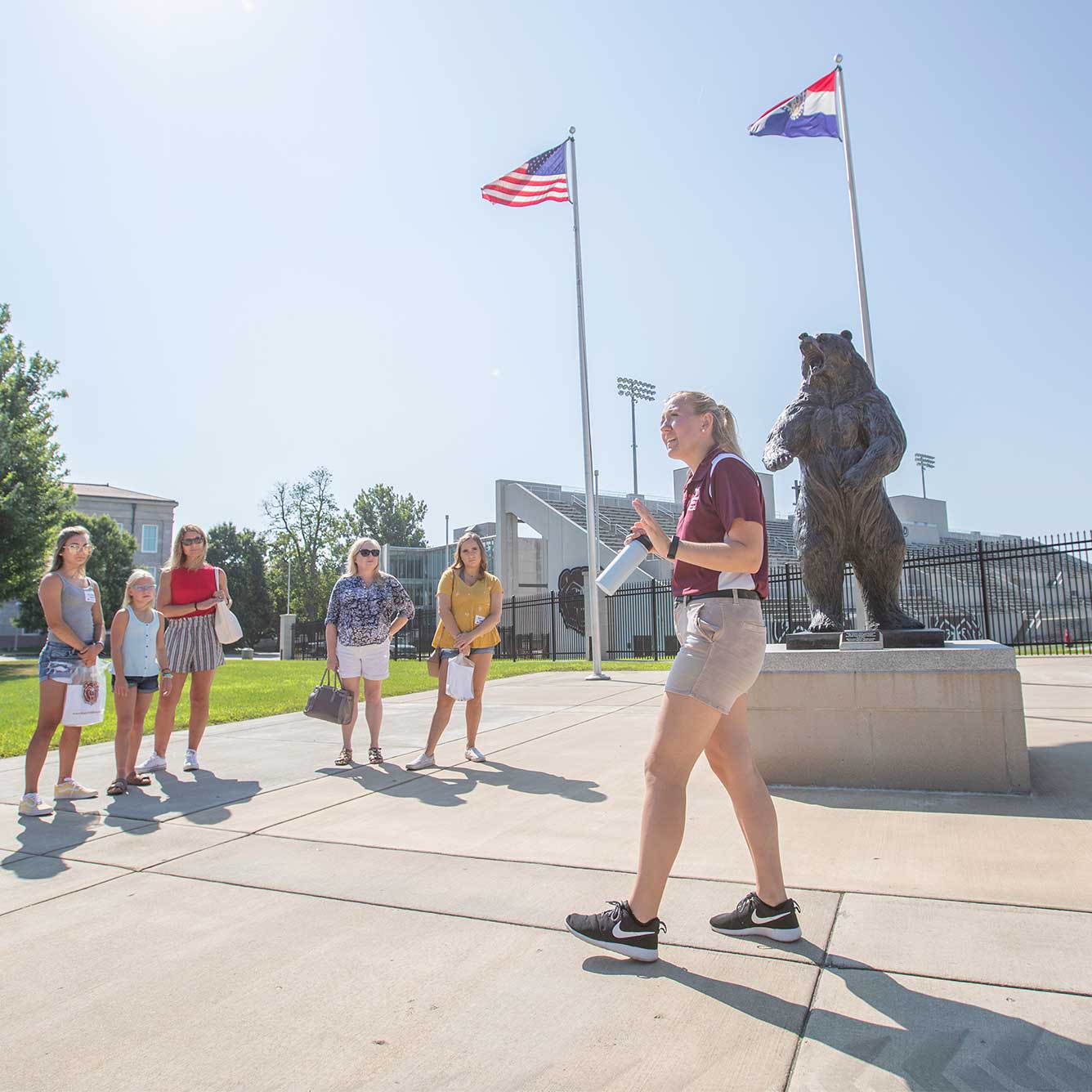 A MSU staff member gives a tour of campus