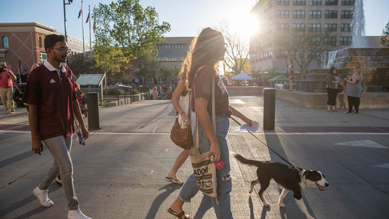 Students enjoy life in downtown Springfield.